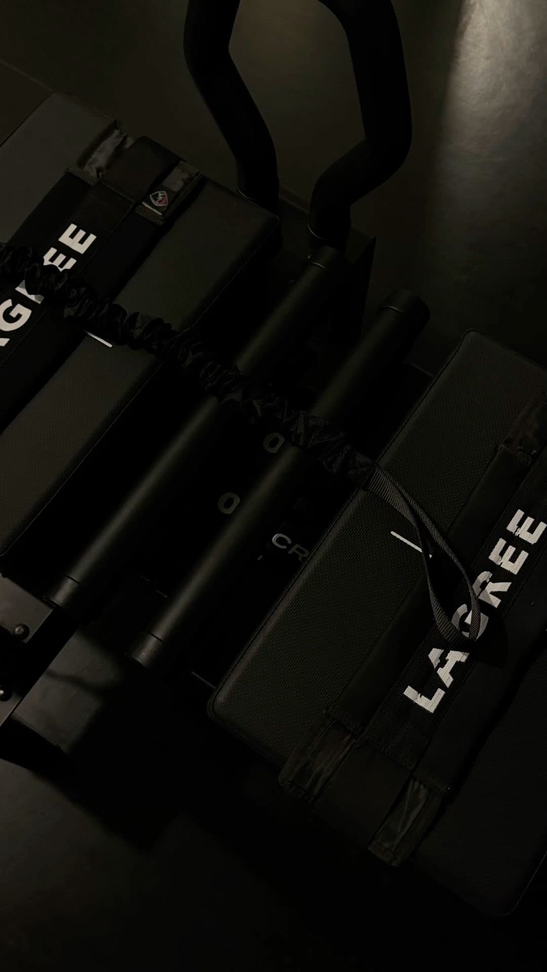 Machine Micro Pro dans la pénombre chez SLOMO Lagree Studio Toulouse